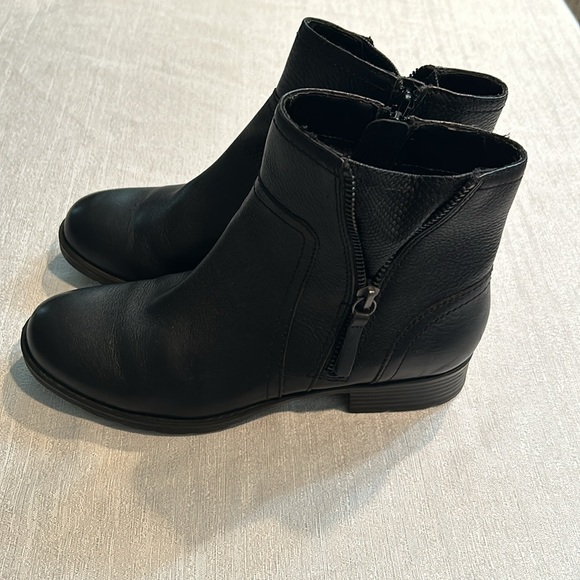 Comfortiva Black Ankle Booties - Picture 3 of 7